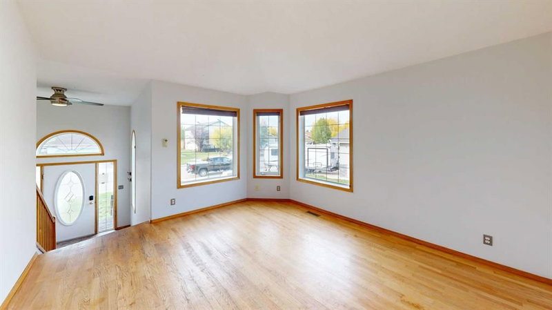 7 Mt Alderson Place W