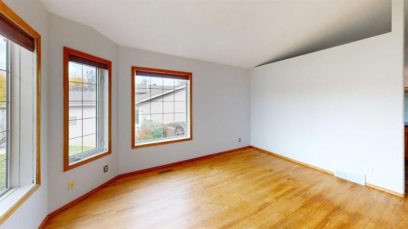 7 Mt Alderson Place W