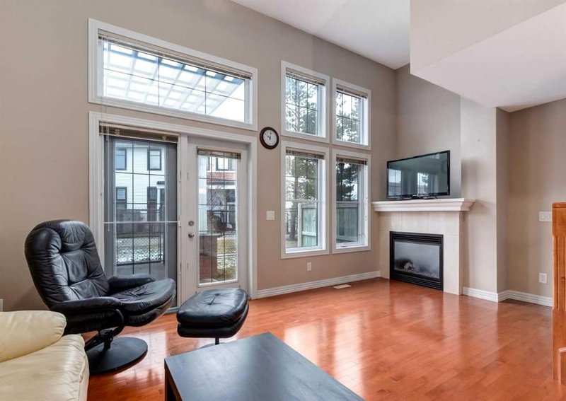 12 Royal Oak Lane NW, Royal Oak — interior photo 6