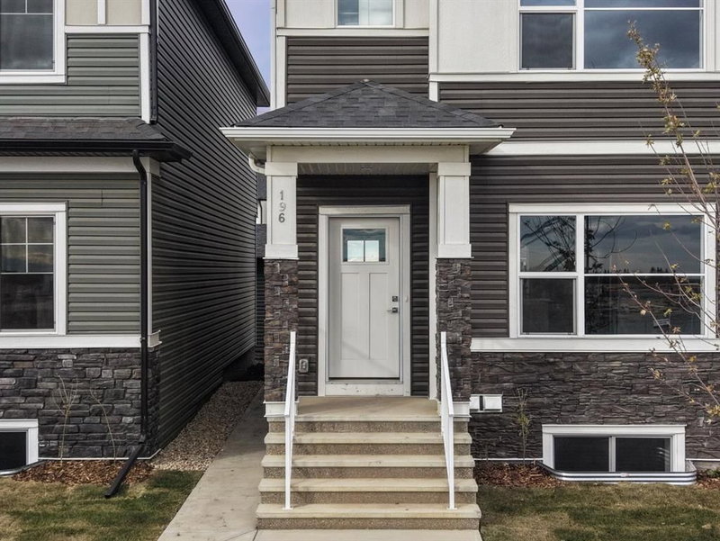 196 Huxbury View NE