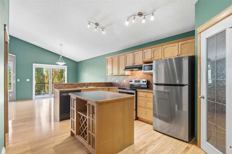 7 Royal Birch Green NW