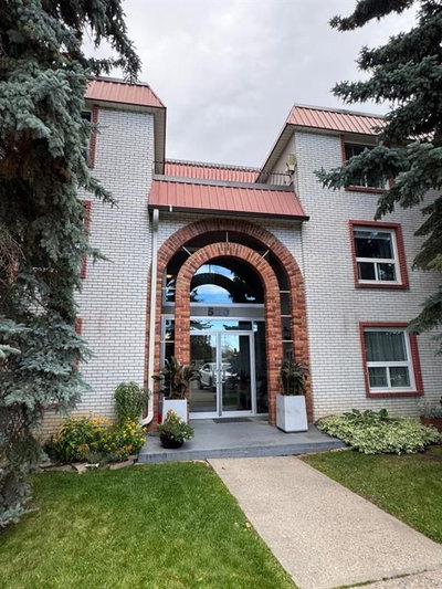 202 - 520 Cedar Crescent SW