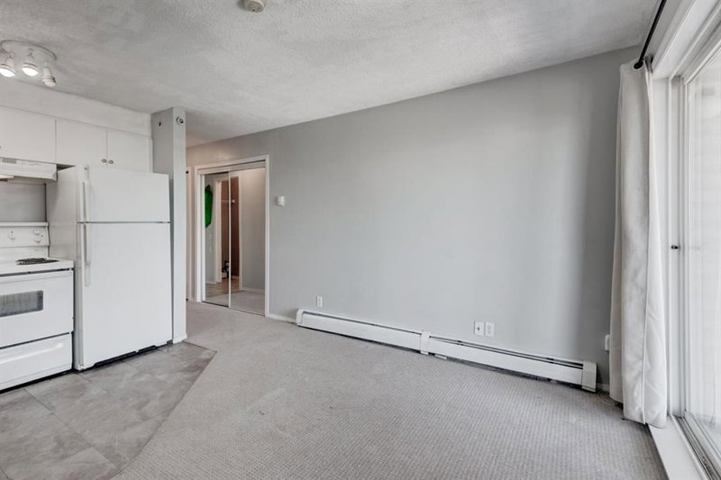 3415, 1620 70 Street SE, Applewood Park — interior photo