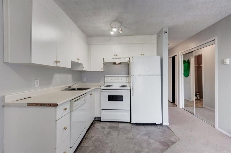 3415, 1620 70 Street SE, Applewood Park — interior photo 6