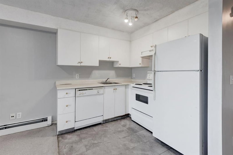 3415, 1620 70 Street SE, Applewood Park — interior photo 7
