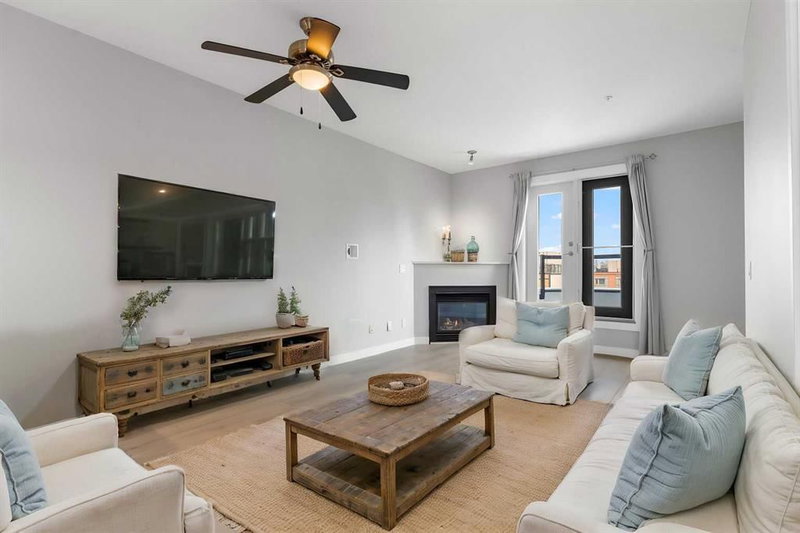 405 - 880 Centre Avenue NE