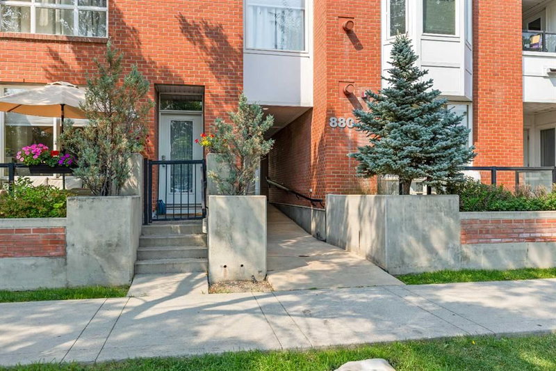 405 - 880 Centre Avenue NE