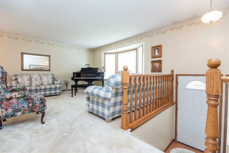 44 Huget Crescent