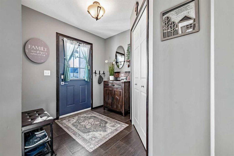 32 Sunrise Close SE