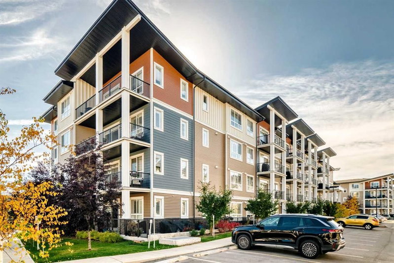 110 - 25 Walgrove Walk SE
