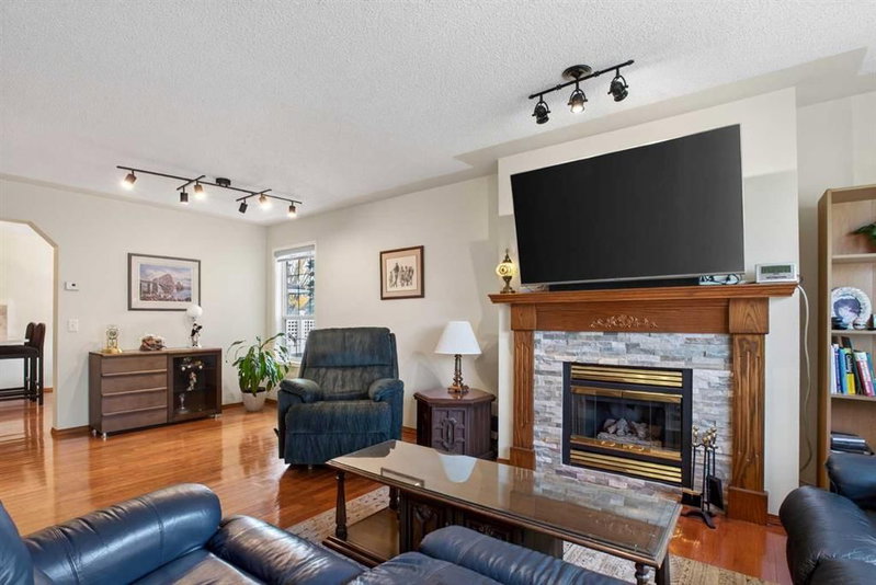 302 Mt Mckenzie Gardens SE, McKenzie Lake — interior photo 5