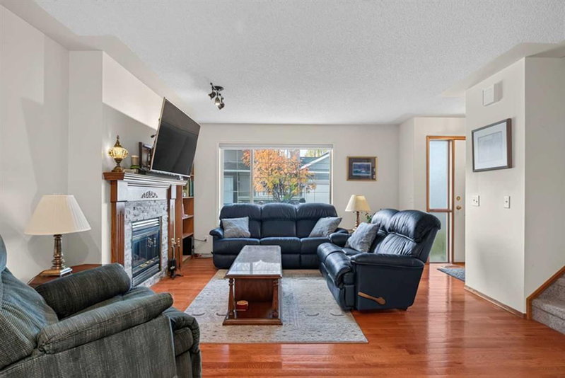 302 Mt Mckenzie Gardens SE, McKenzie Lake — interior photo 6
