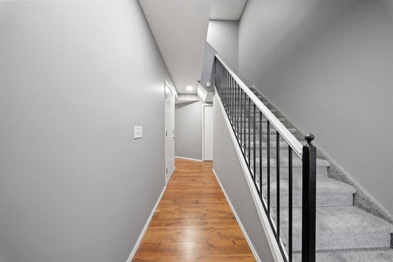 13 Country Hills Rise NW