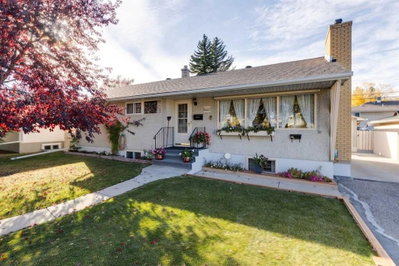 275 Northmount Drive NW