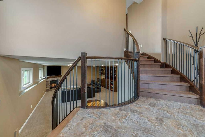 56 Canyoncrest Point W