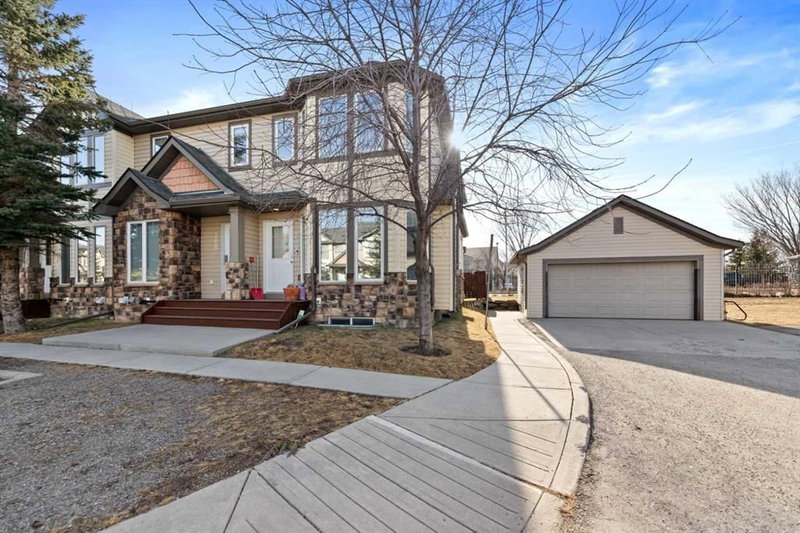 209 - 2445 Kingsland Road SE