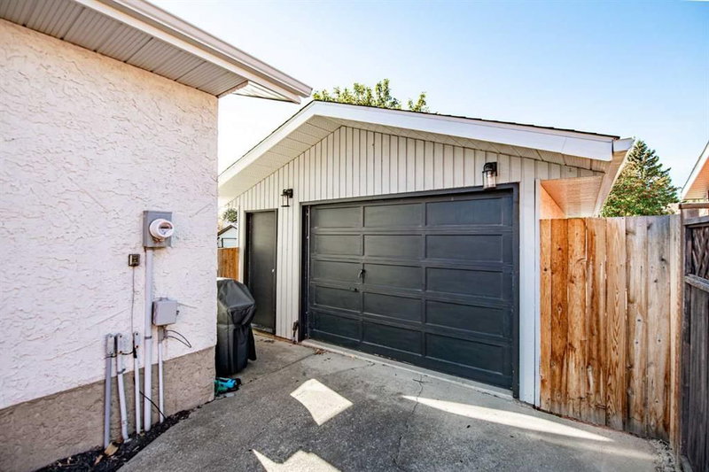 112 Carroll Crescent