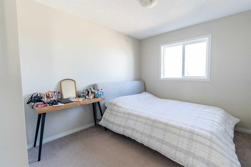 99 Hillcrest Close SW, Hillcrest — interior photo