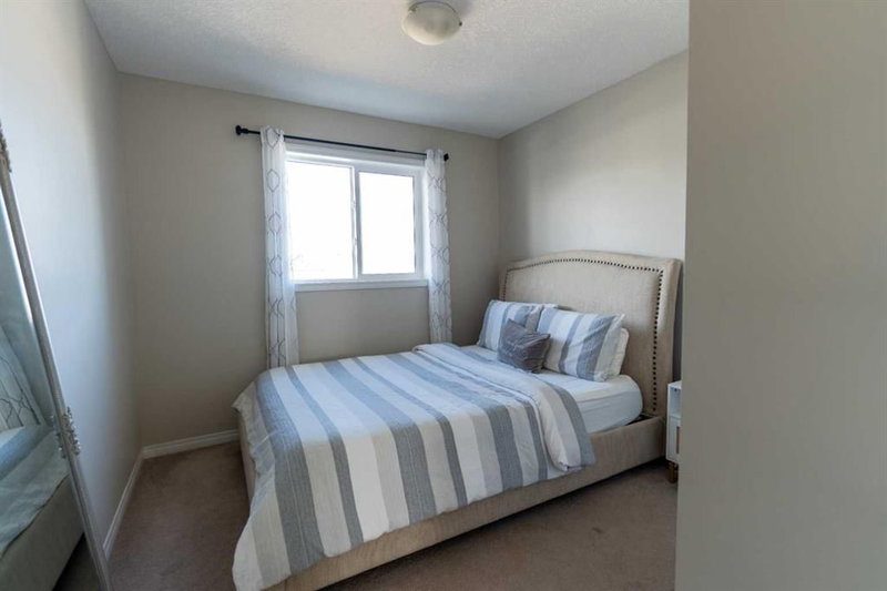 99 Hillcrest Close SW, Hillcrest — interior photo 5