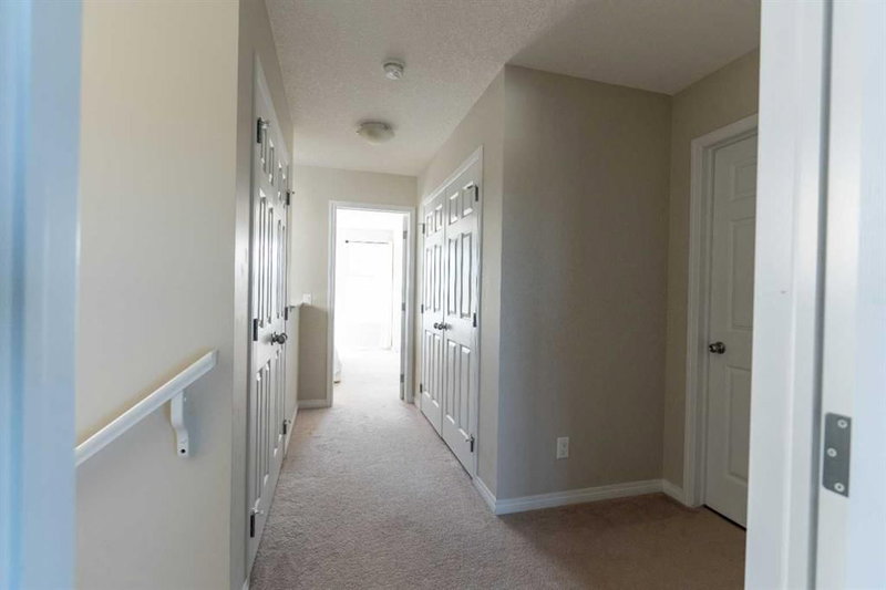 99 Hillcrest Close SW, Hillcrest — interior photo 7