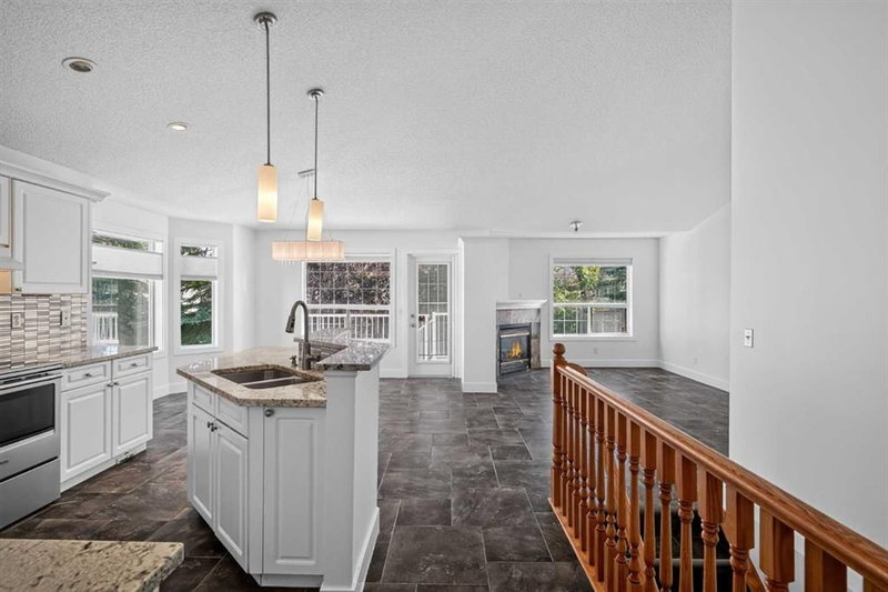 113 Mt Douglas Villas SE, McKenzie Lake — interior photo 5