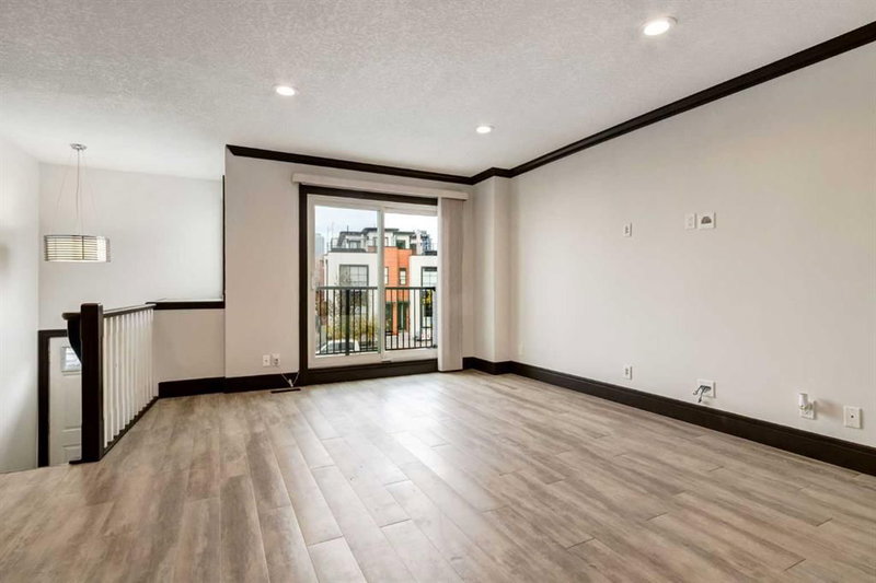1619 16 Avenue SW, Sunalta — interior photo