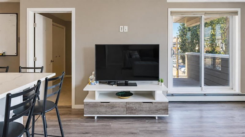 203, 1920 11 Avenue SW, Sunalta — interior photo