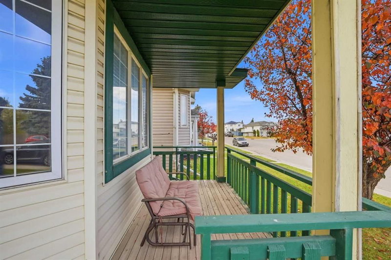 37 Appleside Close SE, Applewood Park — interior photo
