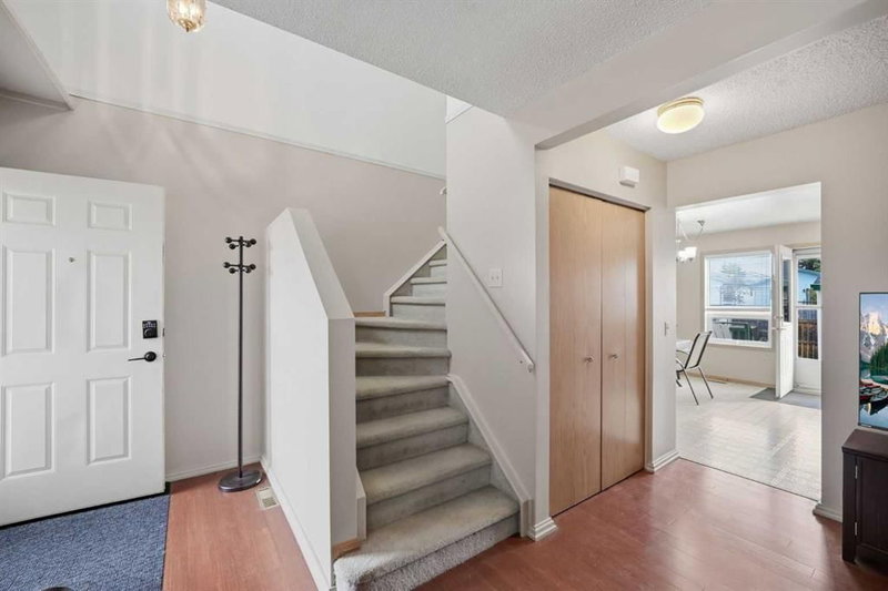 37 Appleside Close SE, Applewood Park — interior photo 6