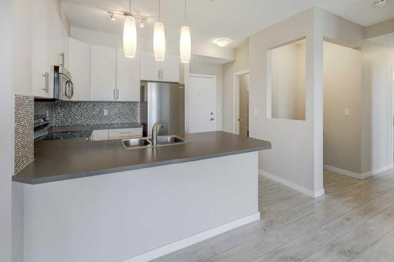 307, 207 Sunset Drive, Sunset Ridge — interior photo 5
