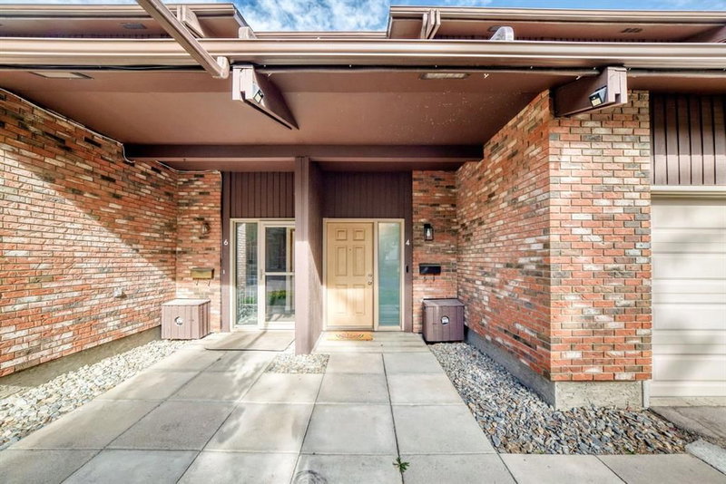 4 - 2323 Oakmoor Drive SW