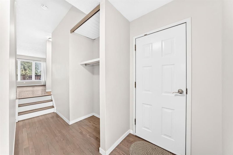 4 - 2323 Oakmoor Drive SW