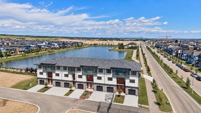 705 - 30 Creekside Villas SW