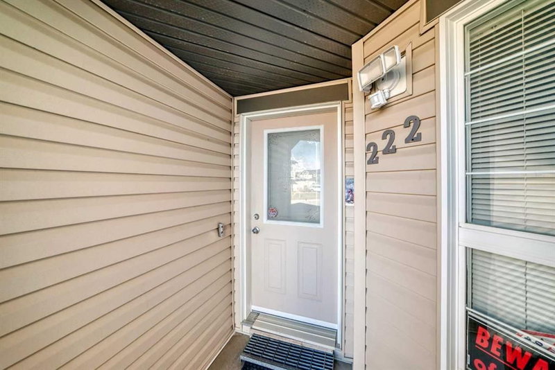 222 Saddlehorn Close NE