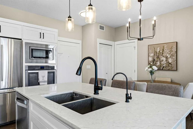 412 - 10 Walgrove Walk SE