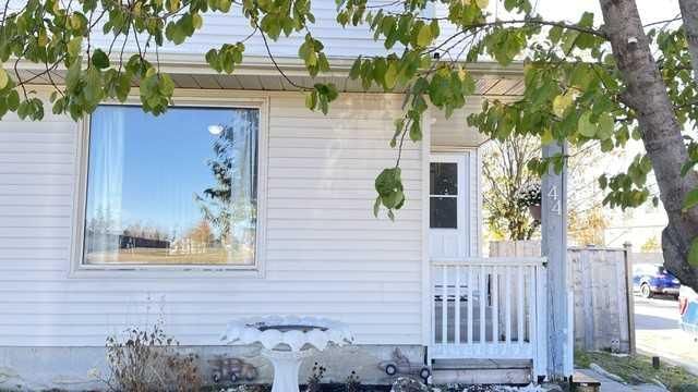 44 Falwood Crescent NE