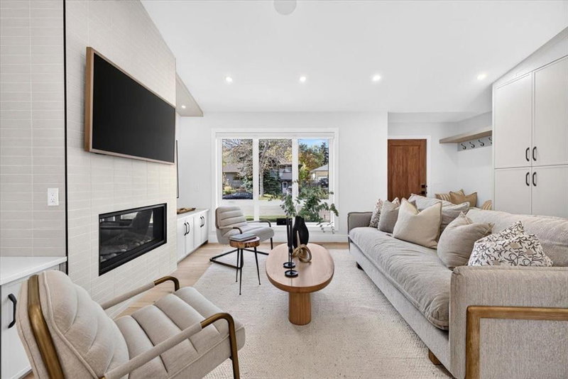 60 Governor Drive SW, Glamorgan — interior photo 5