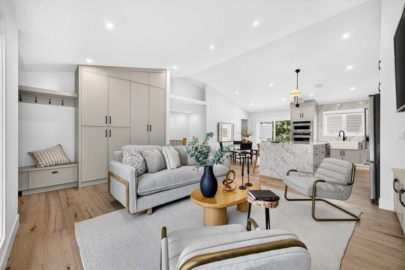 60 Governor Drive SW, Glamorgan — interior photo 6