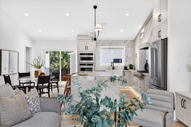 60 Governor Drive SW, Glamorgan — interior photo 7