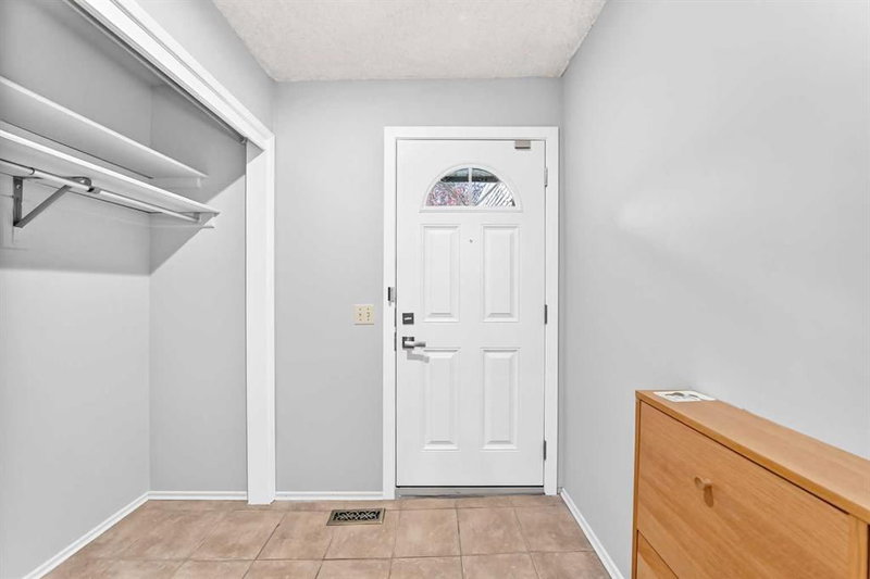 410 Brae Glen Crescent SW, Braeside — interior photo