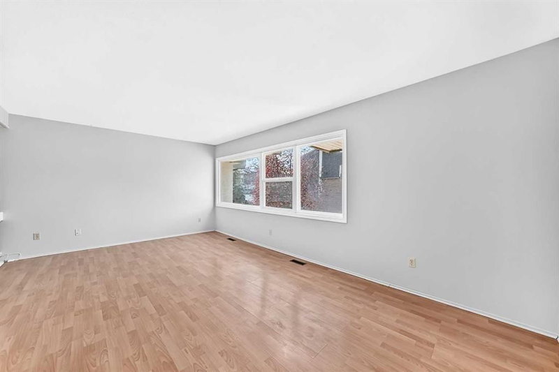 410 Brae Glen Crescent SW, Braeside — interior photo 7
