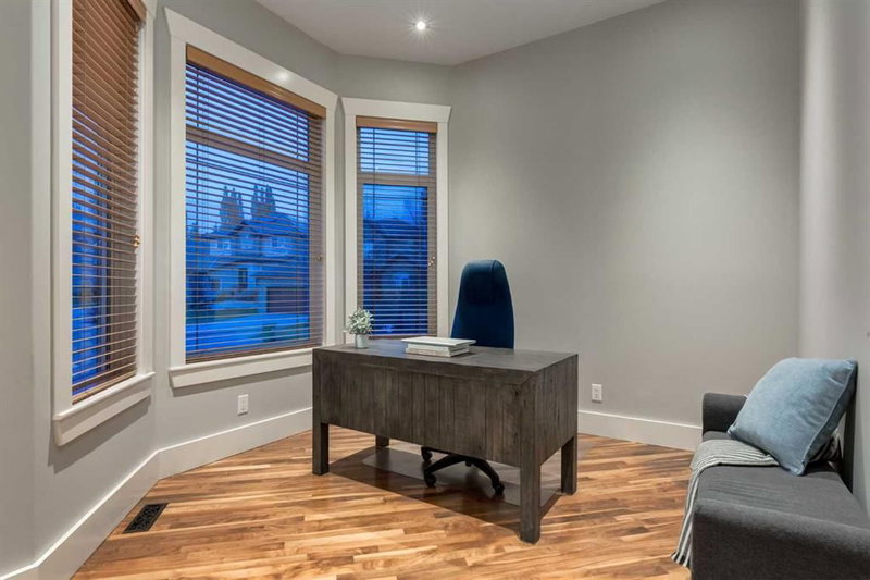 129 ROYAL Bay NW, Royal Oak — interior photo 6