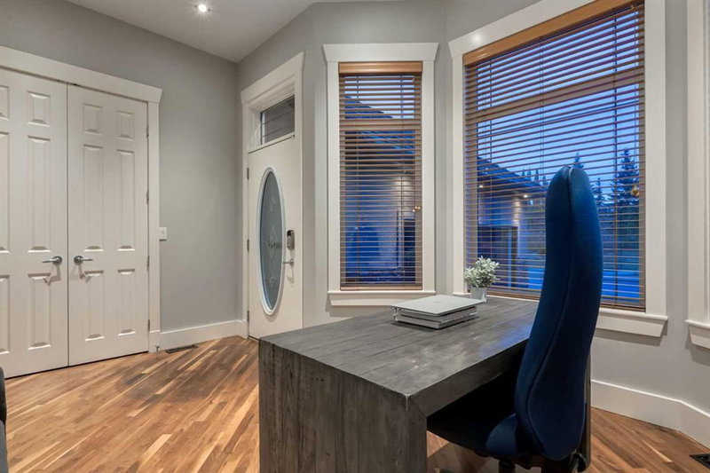 129 ROYAL Bay NW, Royal Oak — interior photo 7