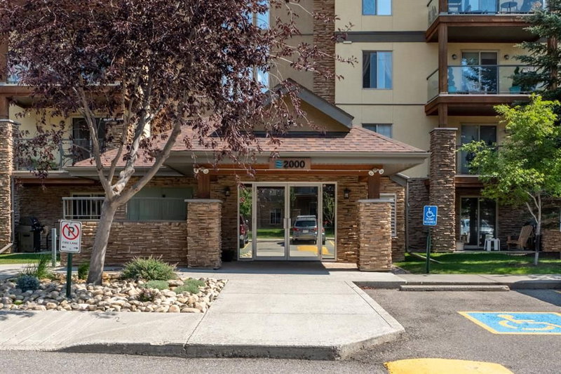 2113 - 92 Crystal Shores Road