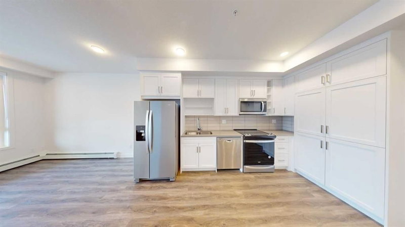 528 - 3932 University Avenue NW
