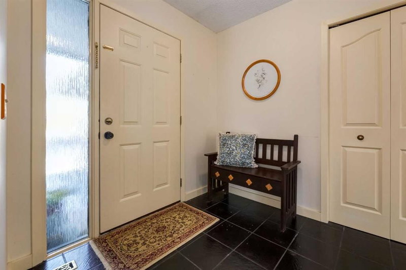 9 Redwood Meadows Close