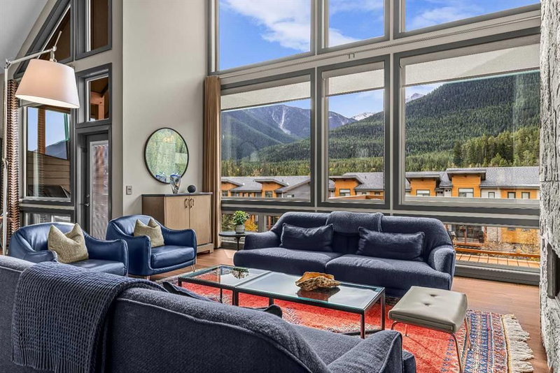 404 - 105 Stewart Creek Rise SW