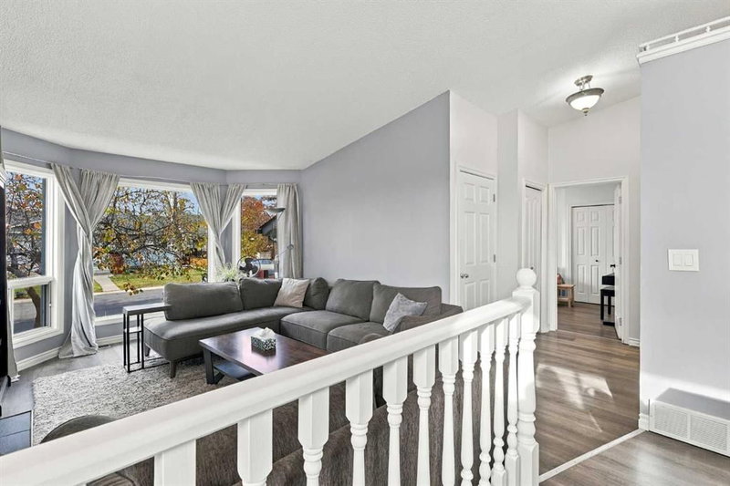 16 Mckenna Place SE, McKenzie Lake — interior photo