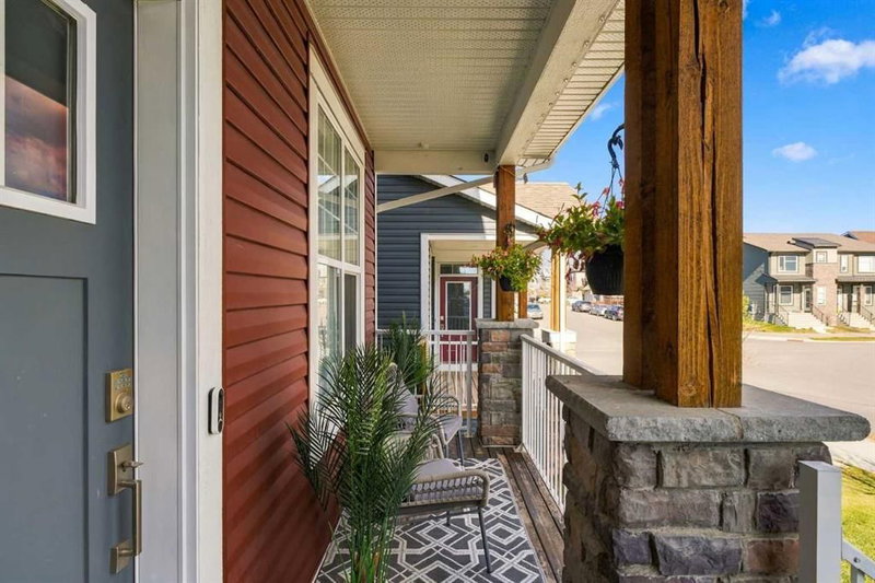 71 Howse Rise NE