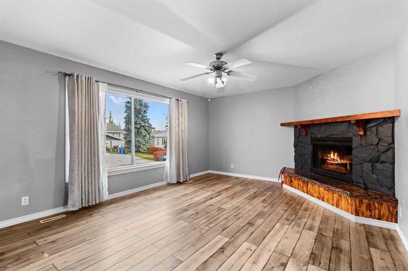 33 Valley Crescent